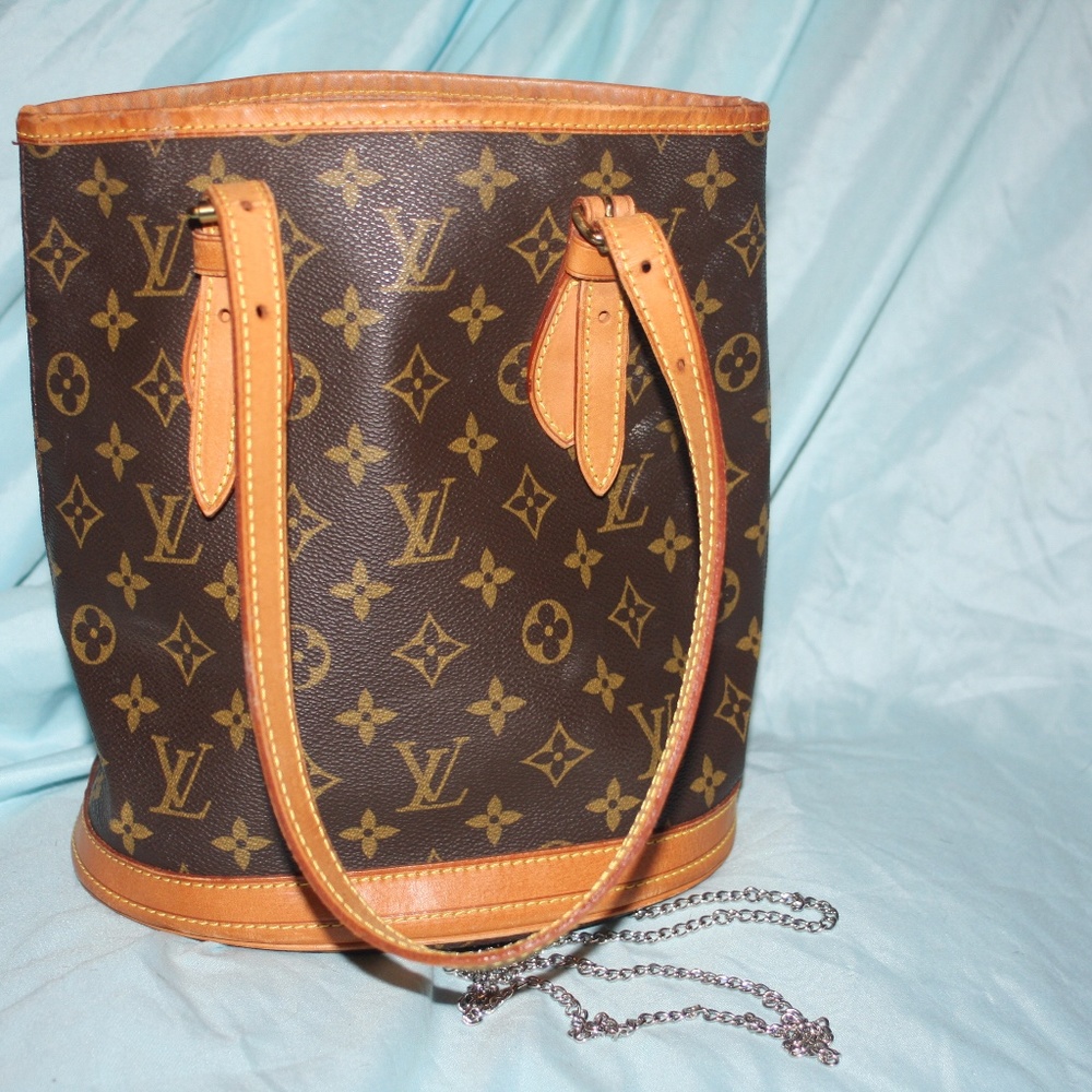 Reduced for damage Louis Vuitton Bucket PM
